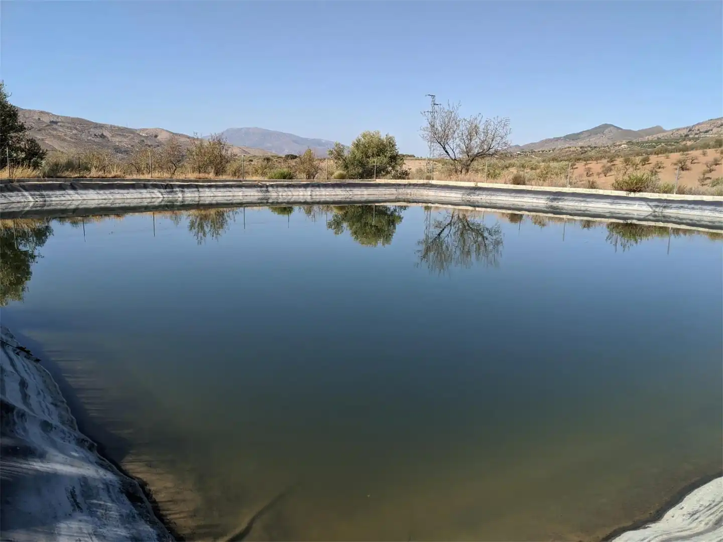 Bebaubares Gelände zum Verkauf in GR-413, Lobras Schwimmbecken von Bebaubares Gelände zum Verkauf in Lobras