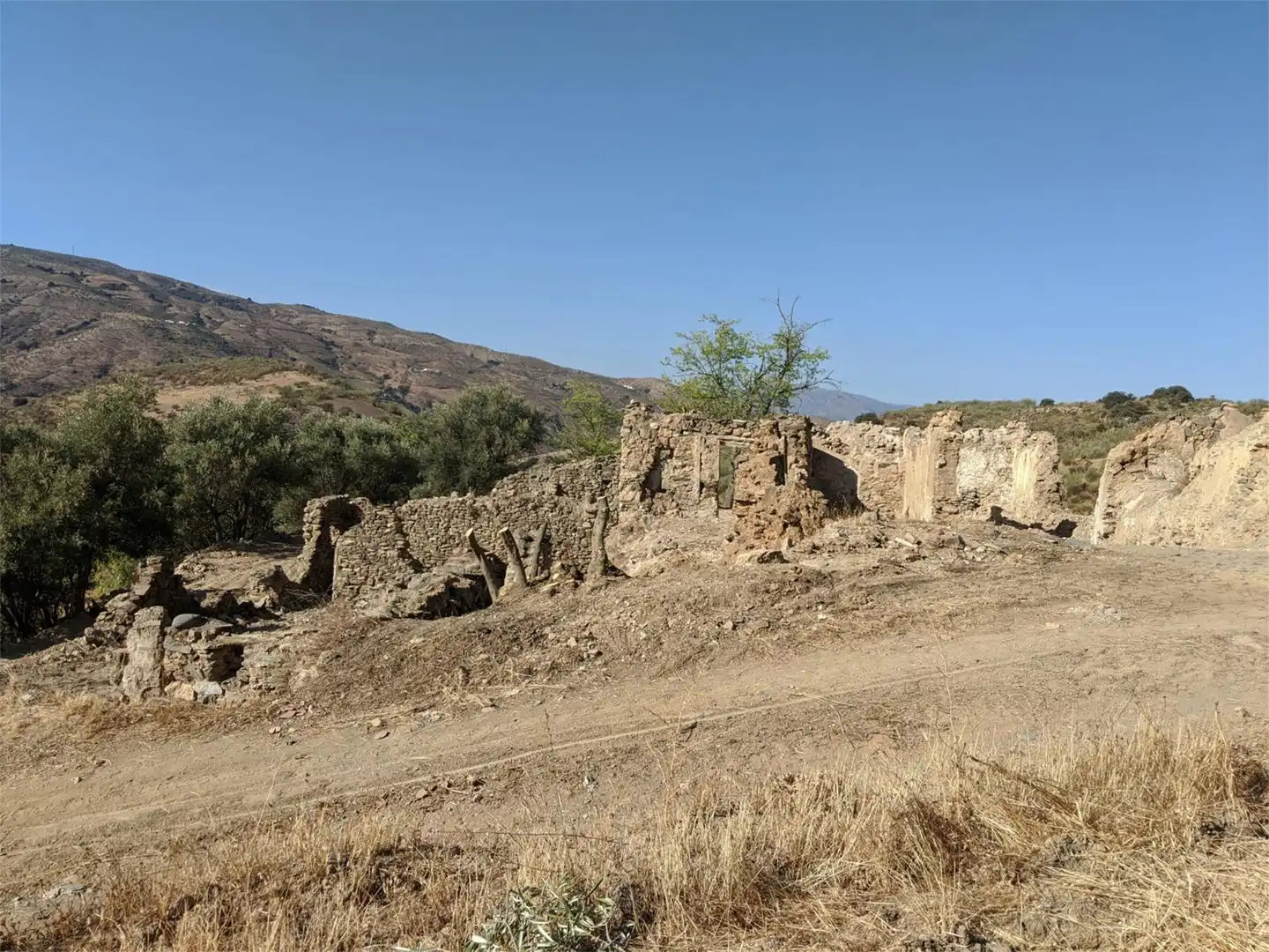 Bebaubares Gelände zum Verkauf in GR-413, Lobras Außenansicht von Bebaubares Gelände zum Verkauf in Lobras