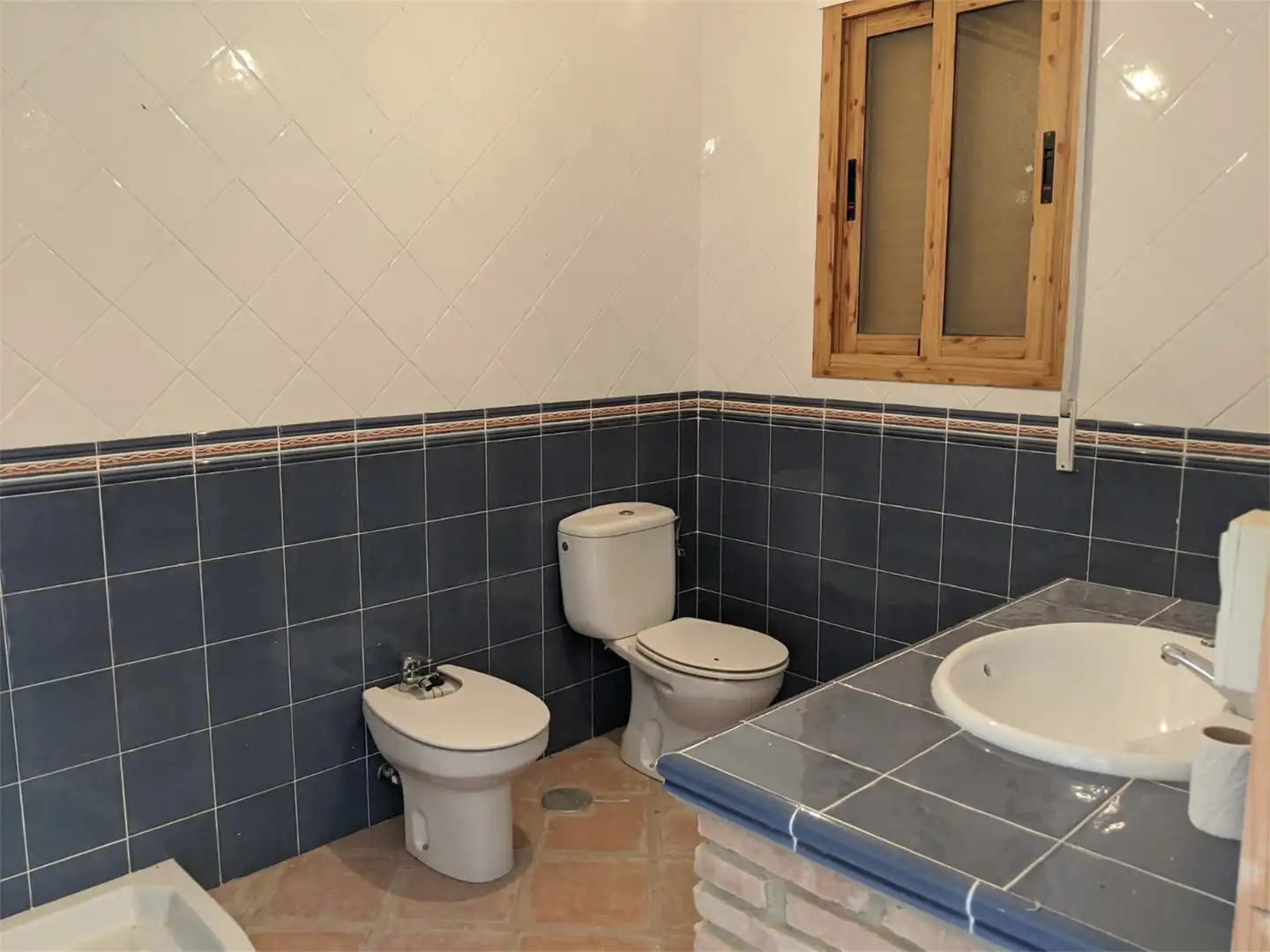Bebaubares Gelände zum Verkauf in GR-413, Lobras Badezimmer von Bebaubares Gelände zum Verkauf in Lobras