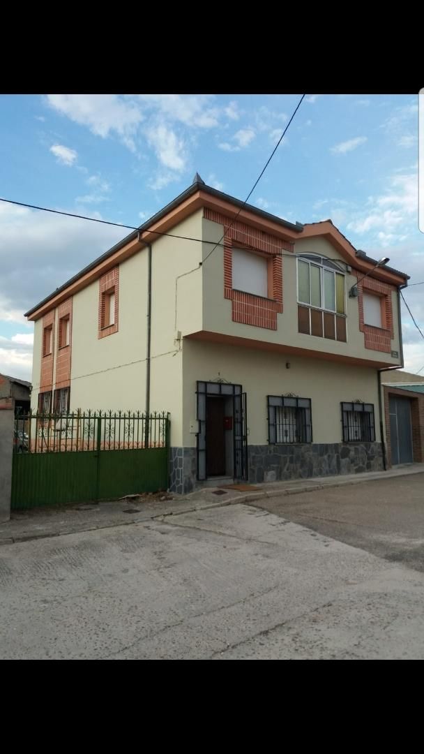 Exterior view of Duplex for sale in Zarzuela del Pinar