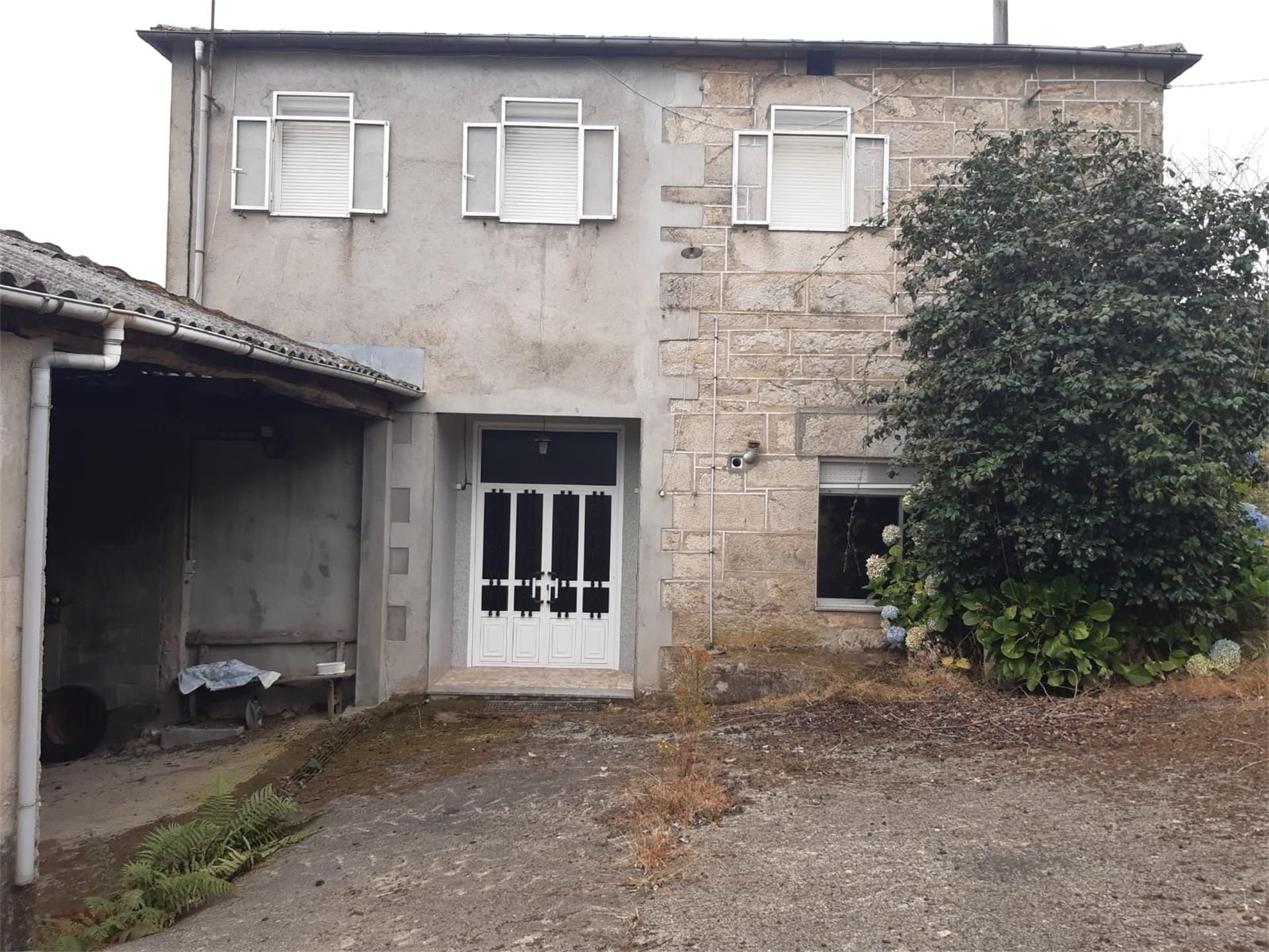 Vista exterior de Casa o xalet en venda en Paradela amb Jardí privat, Traster i Moblat