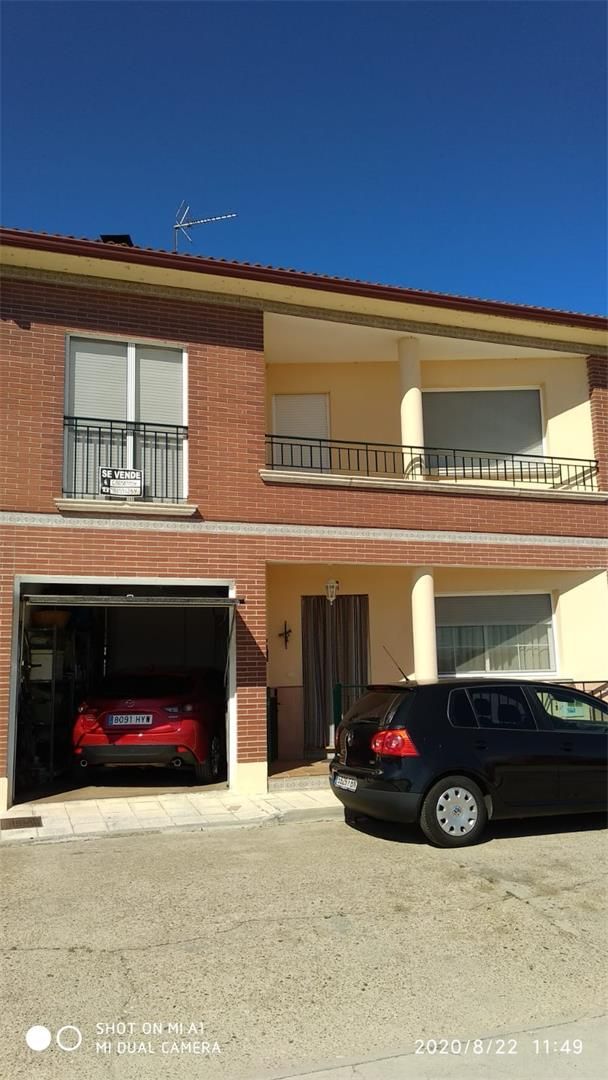 Vista exterior de Casa adosada en venda en Valdestillas amb Balcó