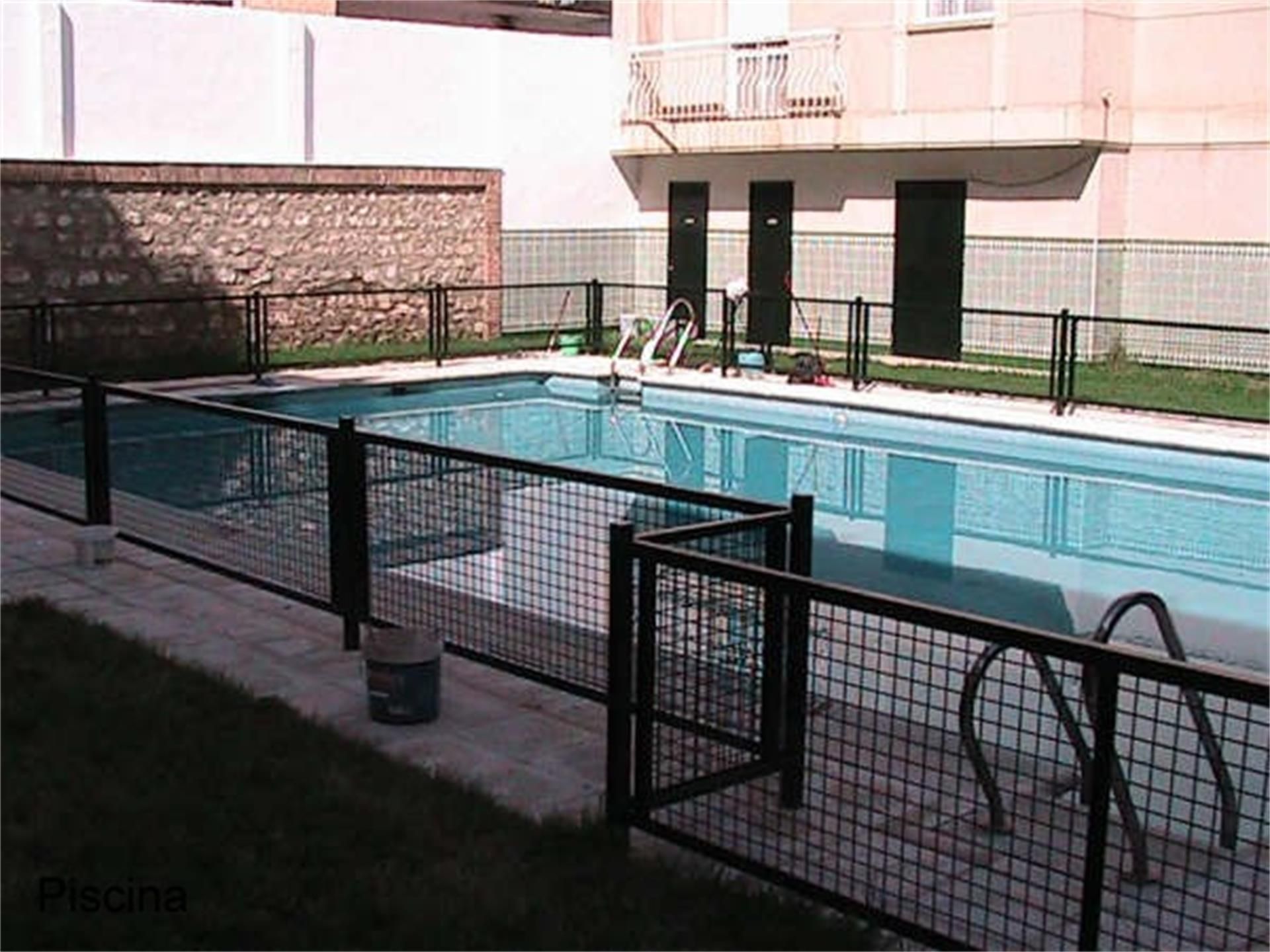 Piscina de Pis en venda en Linares amb Aire condicionat, Calefacció i Jardí privat