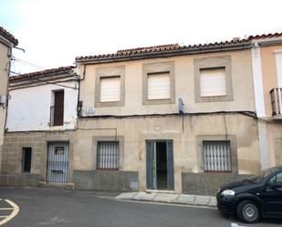 Vista exterior de Casa adosada en venda en Garrovillas de Alconétar amb Terrassa i Balcó