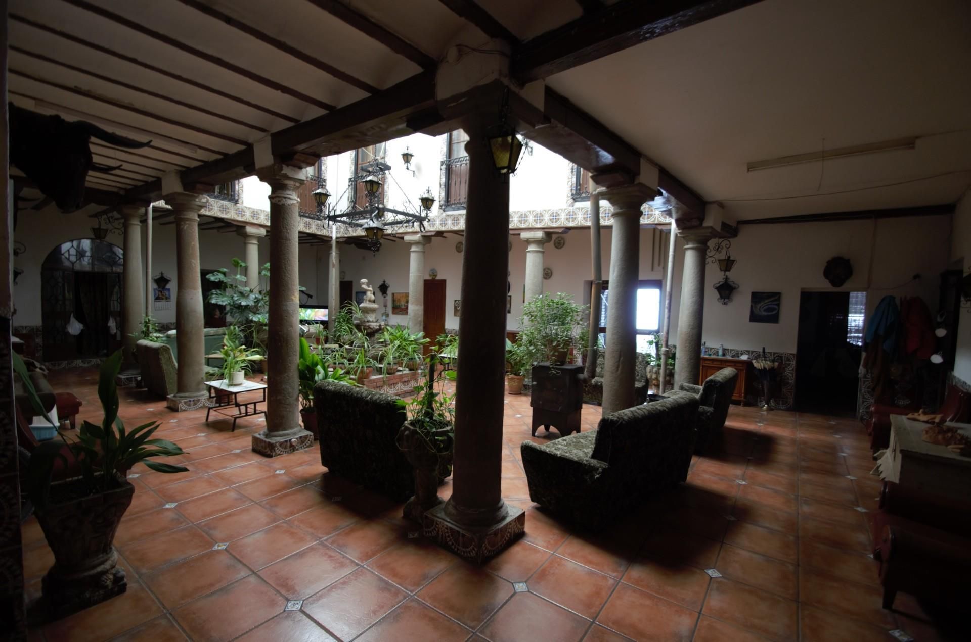 Vista exterior de Finca rústica en venda en Baeza amb Terrassa i Balcó