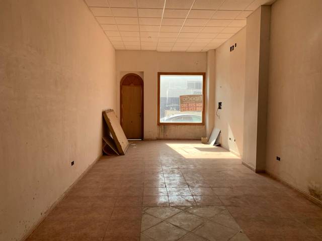 Local comercial en Venta en Calle Cocotero en Maria Auxiliadora - Barriada de Llera
