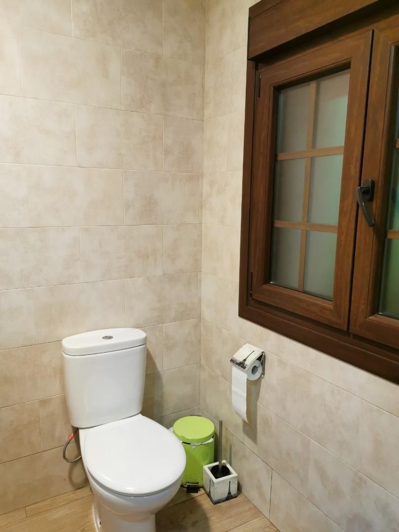 Bany de Planta baixa en venda en Olivenza amb Forn, Rentadora i Microones