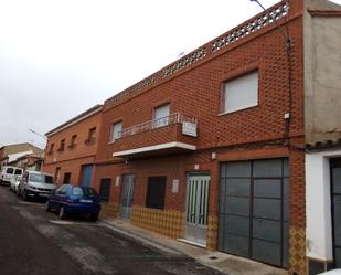 Vista exterior de Pis en venda en Torrenueva amb Terrassa i Balcó