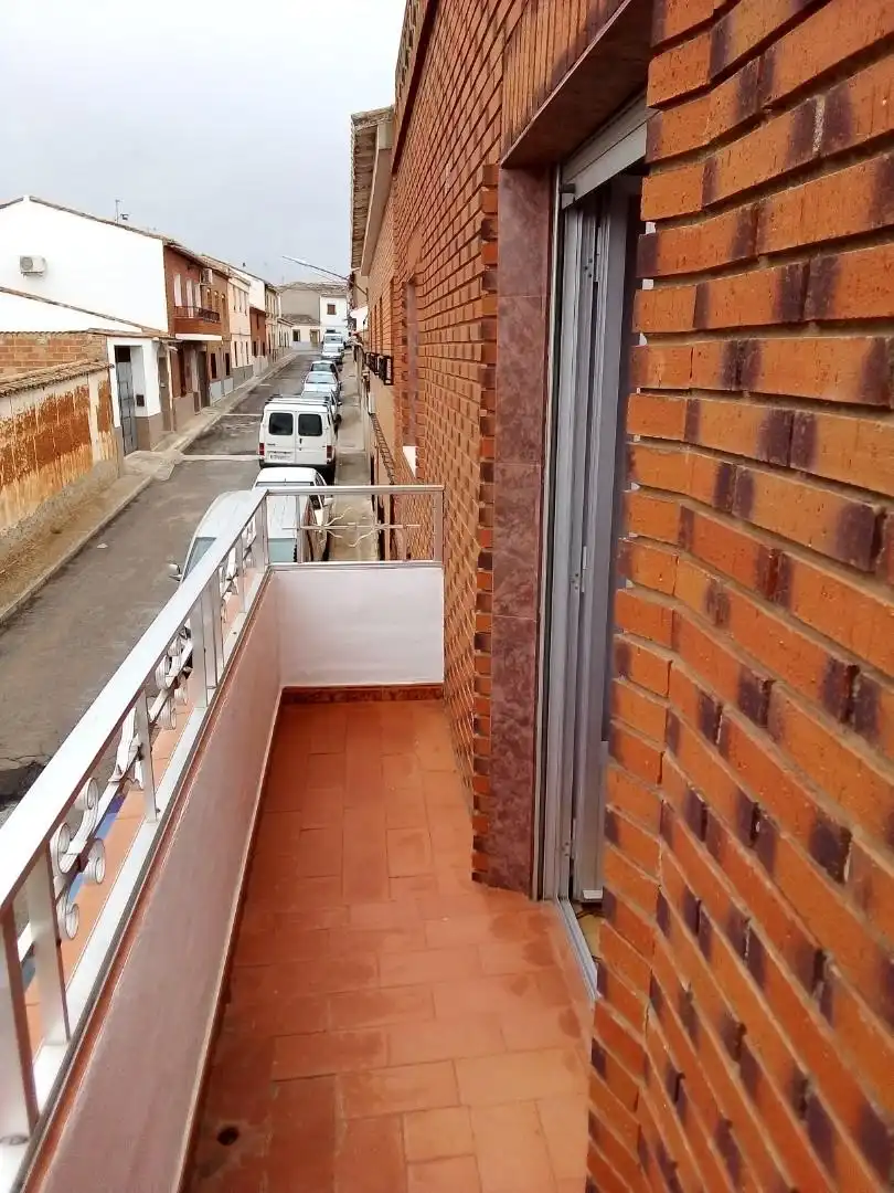 Piso en venta en Calle Olivarillo, Torrenueva Terraza de Piso en venta en Torrenueva con Terraza y Balcón