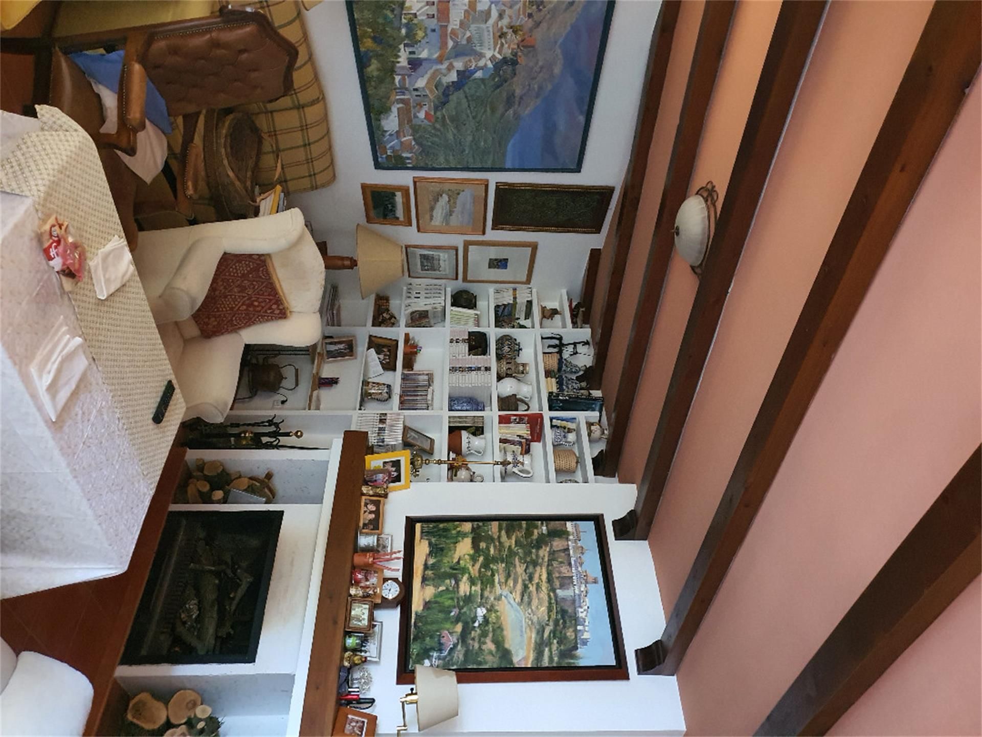 Sala d'estar de Casa adosada en venda en Zuheros amb Aire condicionat, Terrassa i Piscina