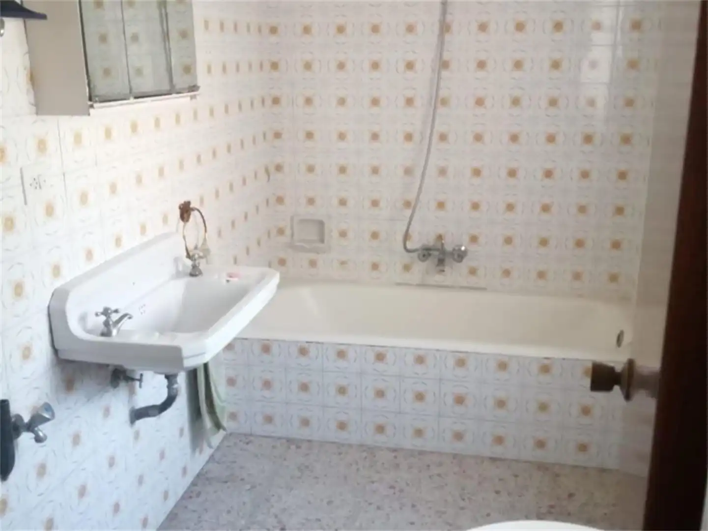 Badezimmer von Einfamilien-Reihenhaus zum Verkauf in Villamañán mit Balkon