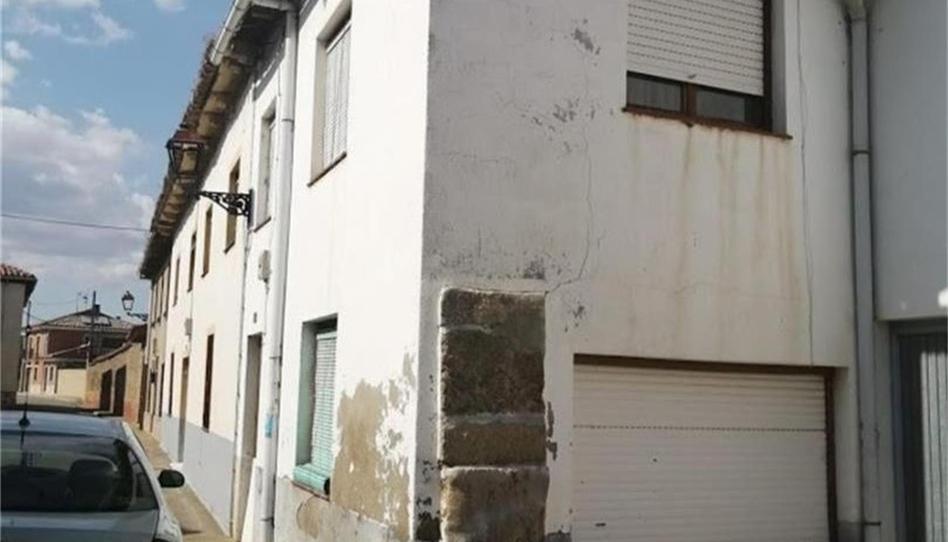 Casa adosada en venda a Calle Revilla, 4, Villamañán, León - imatge 1 Foto 1 de Casa adosada en venda a Calle Revilla, 4, Villamañán, León