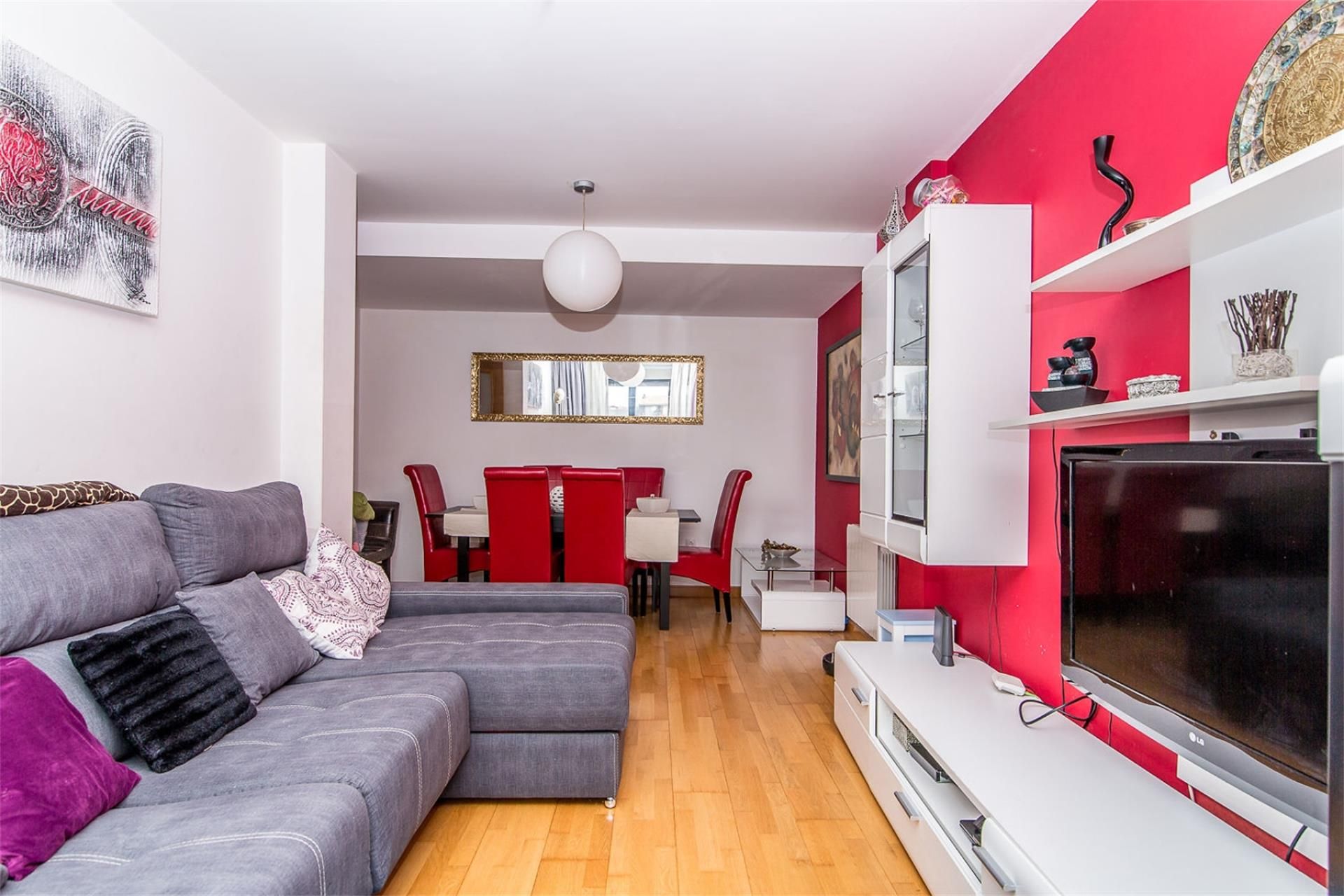 Sala d'estar de Pis en venda en La Bañeza  amb Calefacció, Parquet i Terrassa