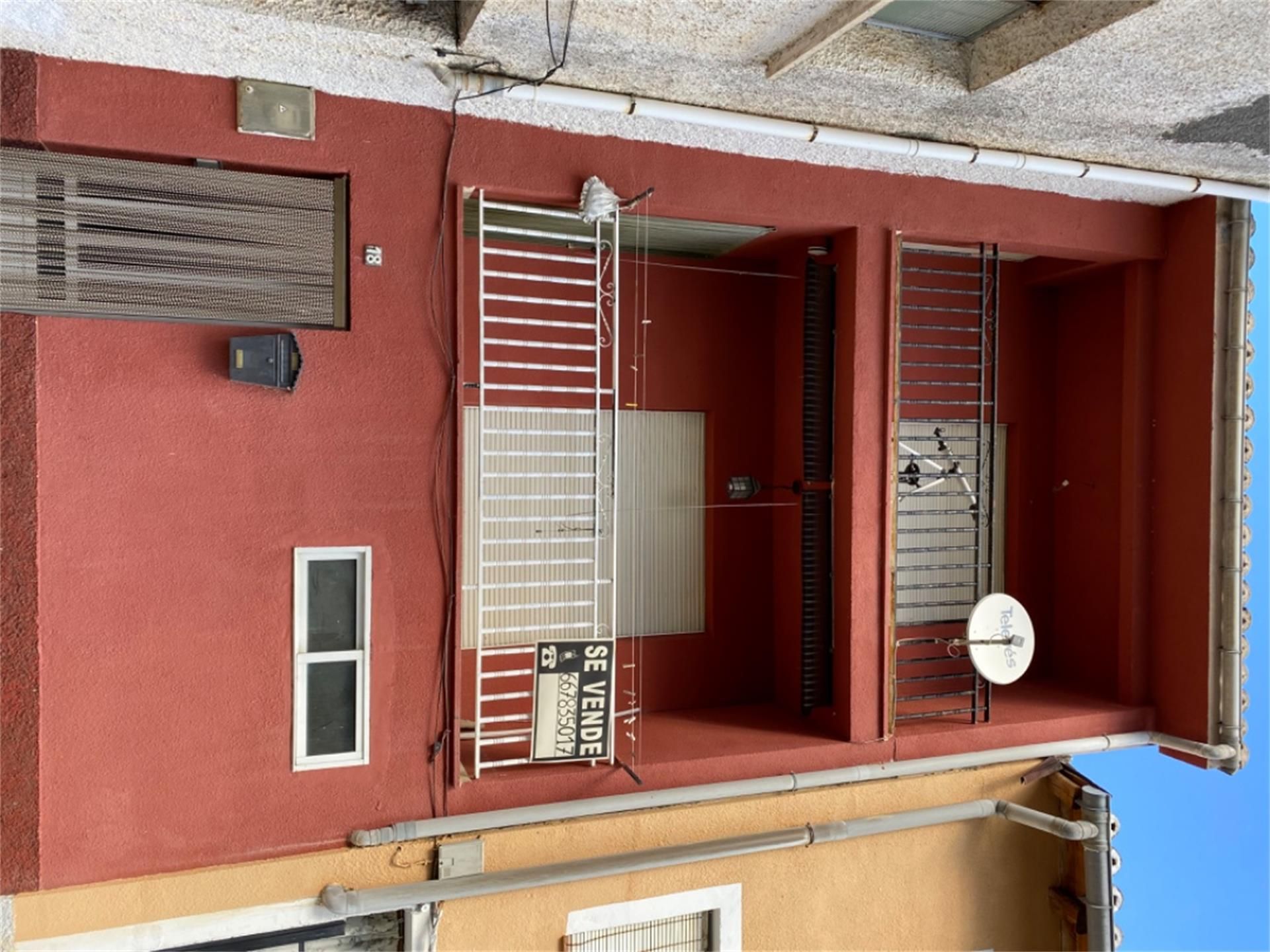 Vista exterior de Casa adosada en venda en Sacedón amb Calefacció, Terrassa i Traster