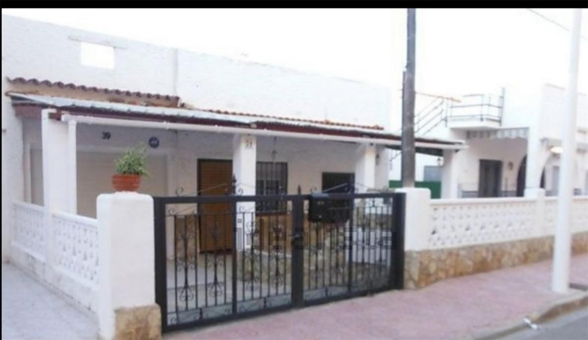 Vista exterior de Casa o xalet en venda en Oropesa del Mar / Orpesa amb Aire condicionat, Terrassa i Balcó