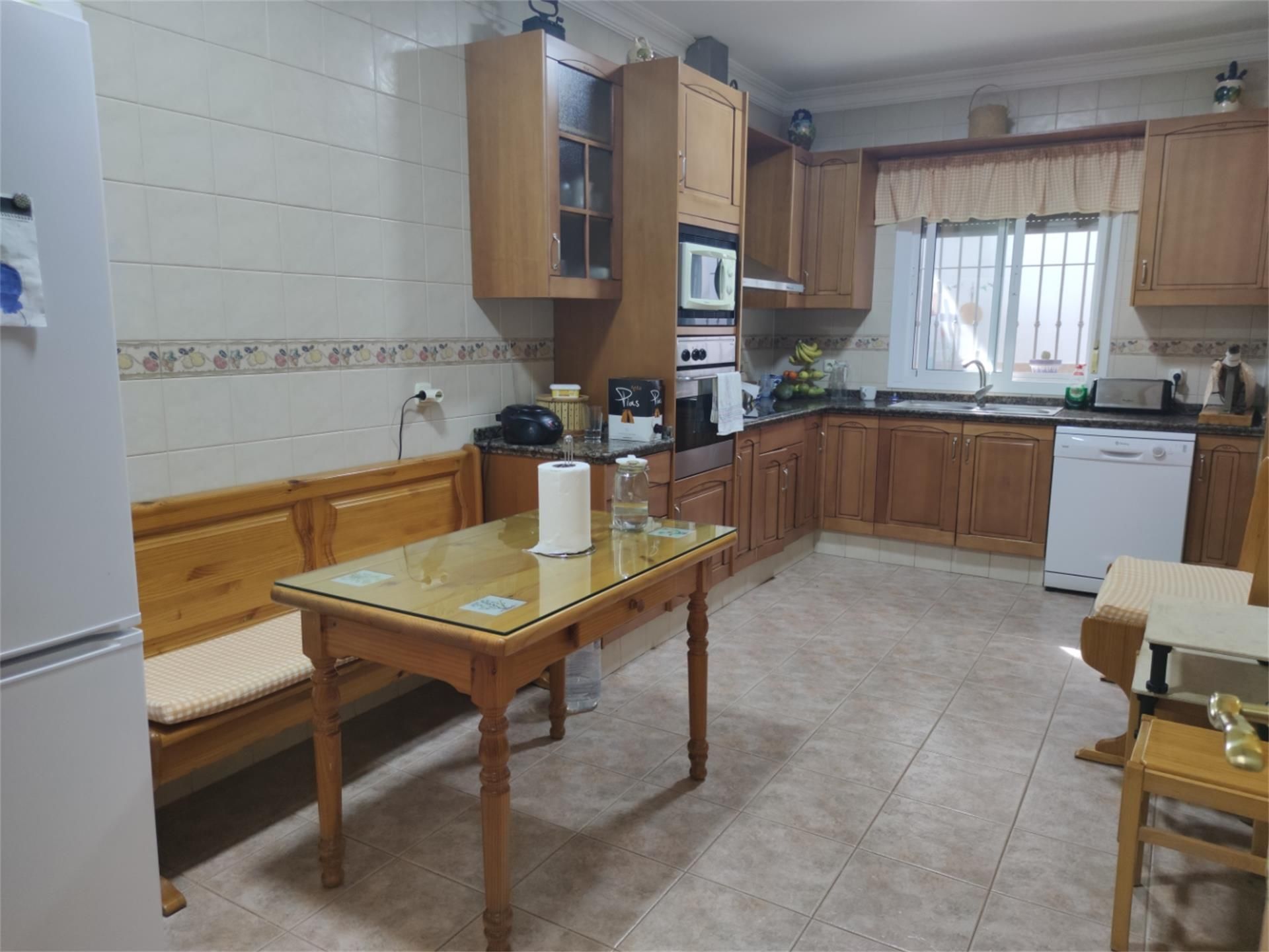 Cuina de Casa adosada en venda en Sierra de Yeguas amb Aire condicionat, Calefacció i Terrassa