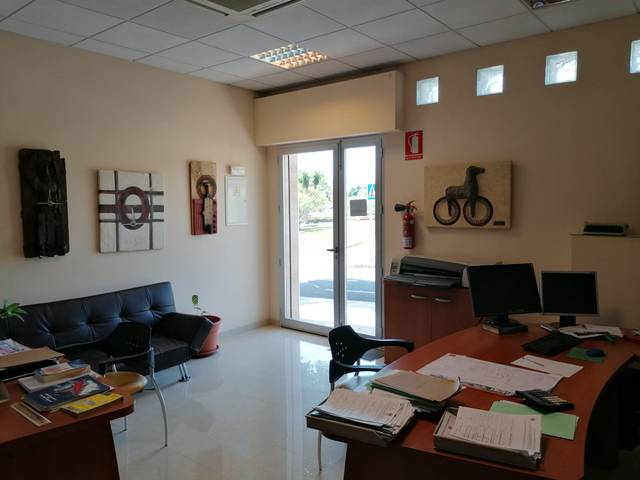 Local comercial en Alquiler en El Tejar - Hacienda Bizcochero