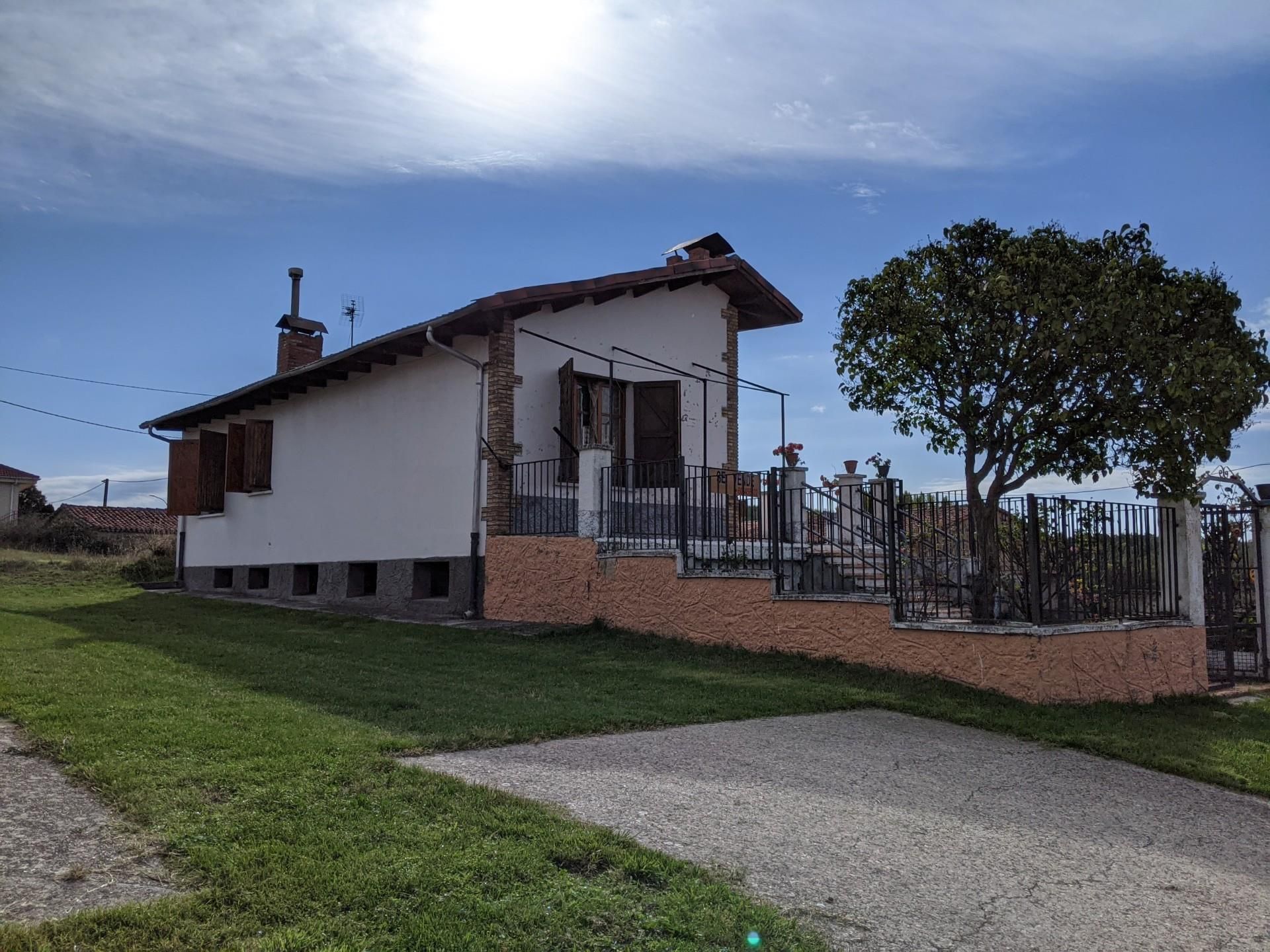 Exterior view of House or chalet for sale in Castrillo de la Reina  with Private garden, Terrace and Storage room