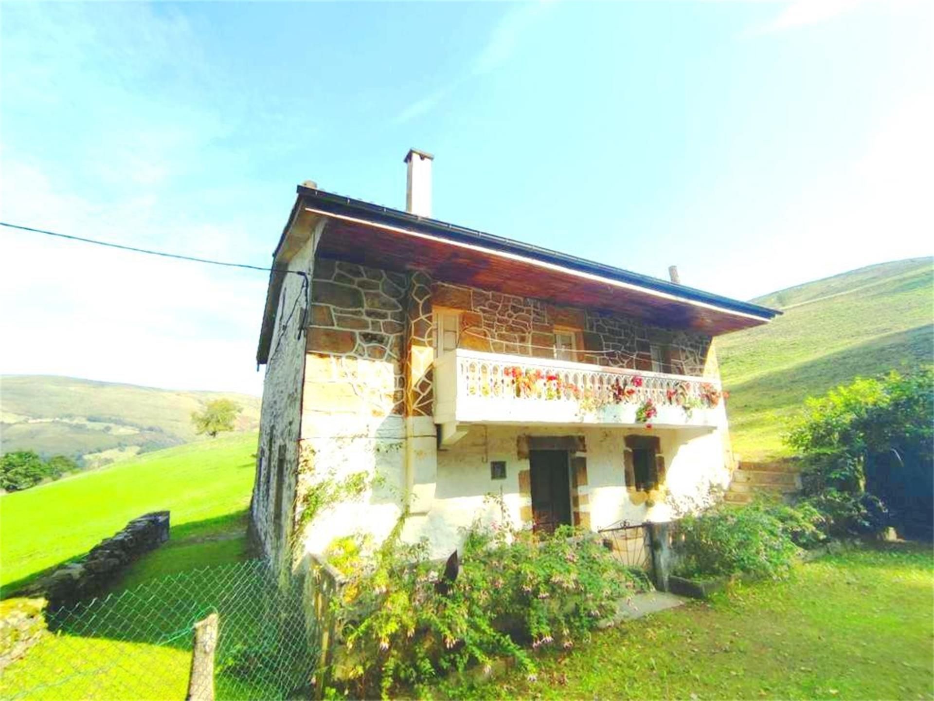 Vista exterior de Casa o xalet en venda en Selaya amb Terrassa i Balcó