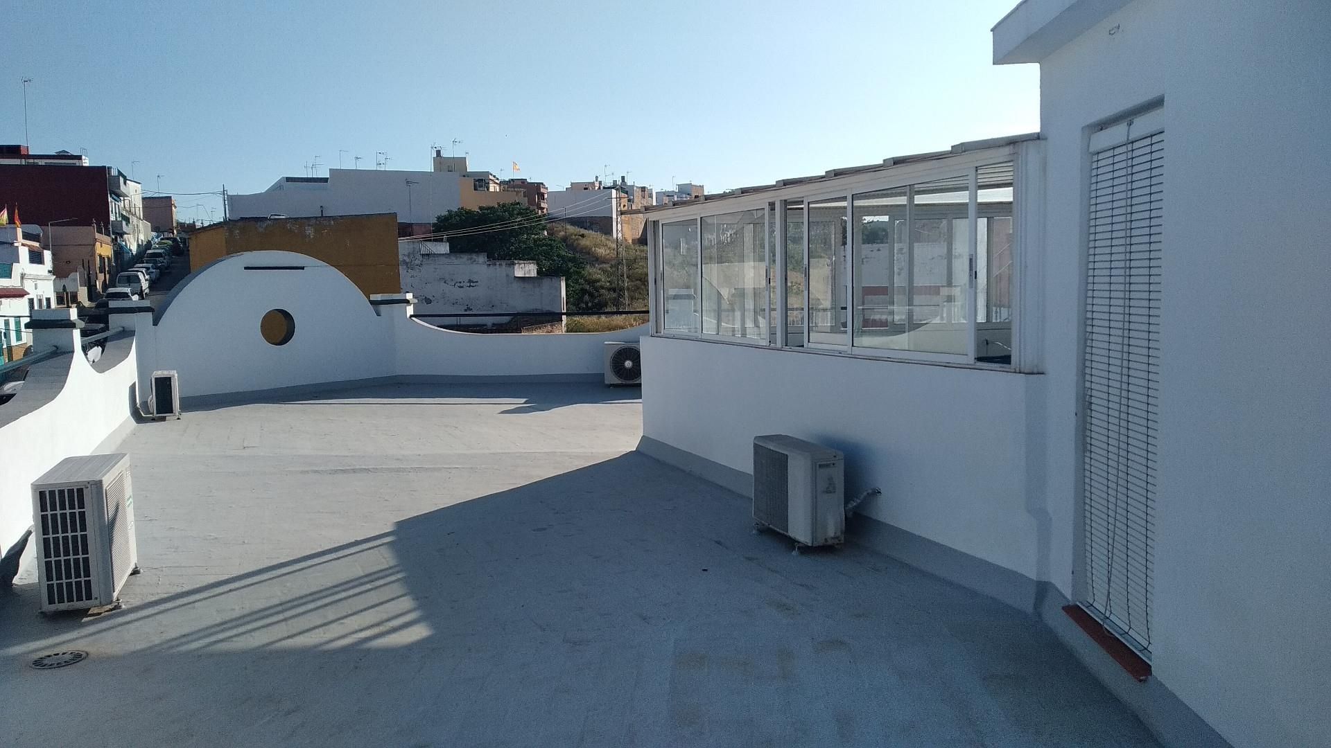 Exterior view of Single-family semi-detached for sale in Alcalá de Guadaira  with Air Conditioner, Heating and Terrace
