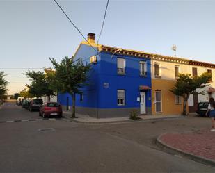 Vista exterior de Casa adosada en venda en Zuera amb Aire condicionat i Terrassa