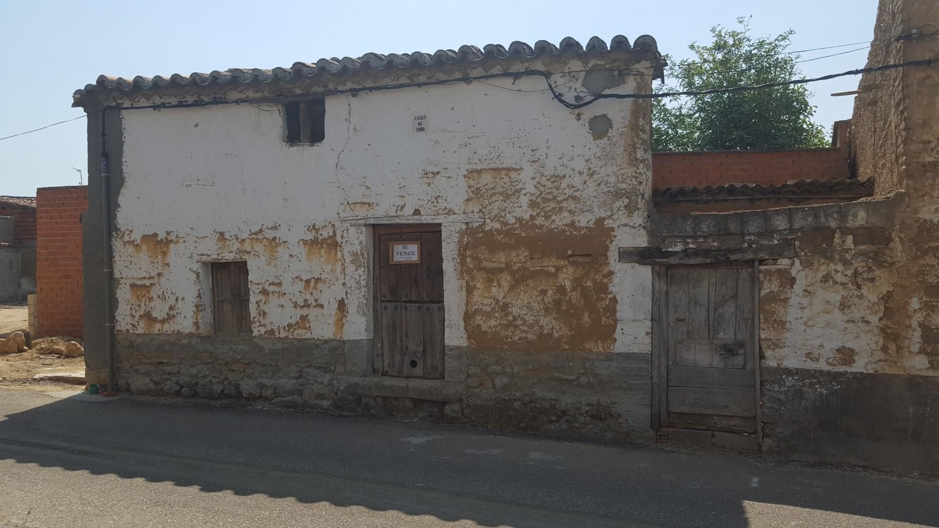 Exterior view of Single-family semi-detached for sale in Venialbo