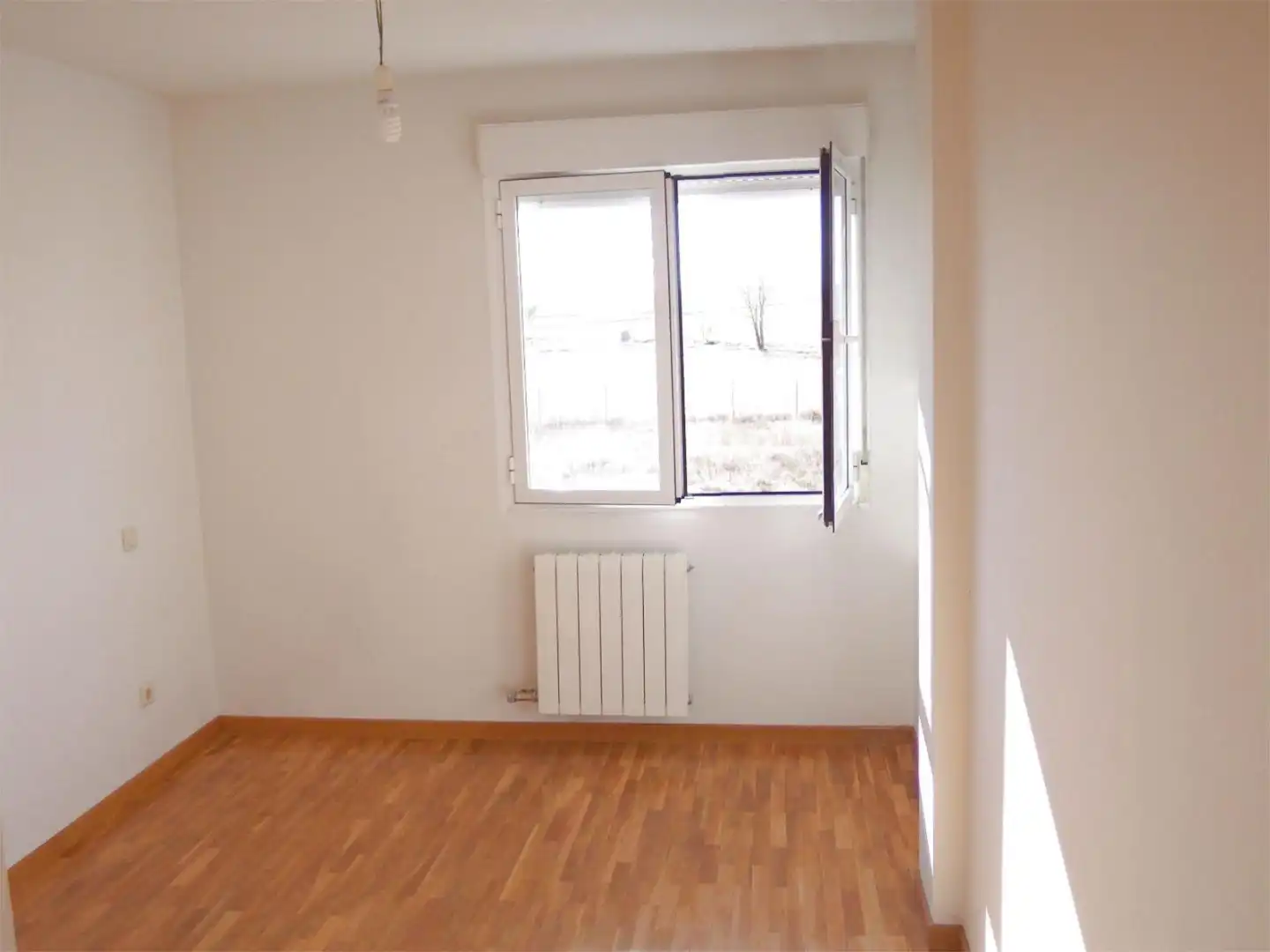 Wohnung zum Verkauf in Urbanización Los Rosales, 4, Merindad de Río Ubierna Schlafzimmer von Wohnung zum Verkauf in Merindad de Río Ubierna mit Heizung, Privatgarten und Parkett
