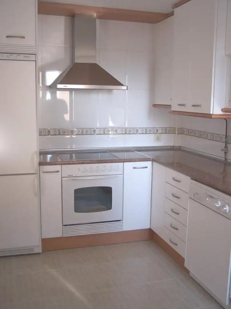 Wohnung zum Verkauf in Urbanización Los Rosales, 4, Merindad de Río Ubierna Küche von Wohnung zum Verkauf in Merindad de Río Ubierna mit Heizung, Privatgarten und Parkett