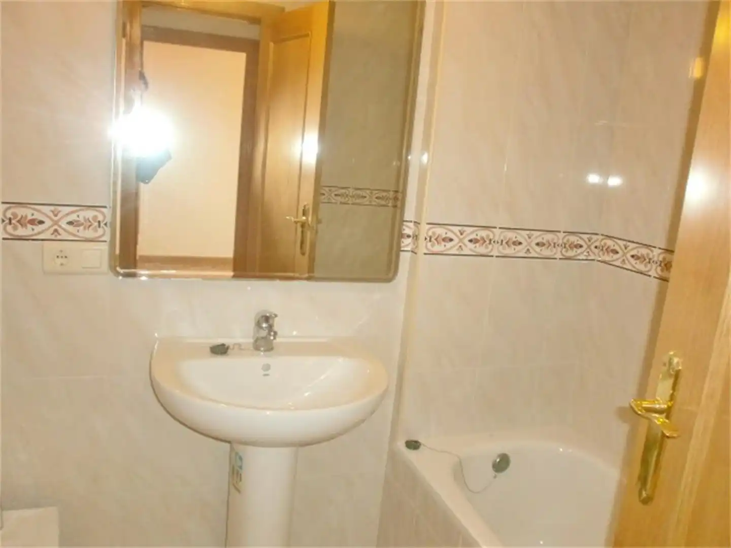 Wohnung zum Verkauf in Urbanización Los Rosales, 4, Merindad de Río Ubierna Badezimmer von Wohnung zum Verkauf in Merindad de Río Ubierna mit Heizung, Privatgarten und Parkett