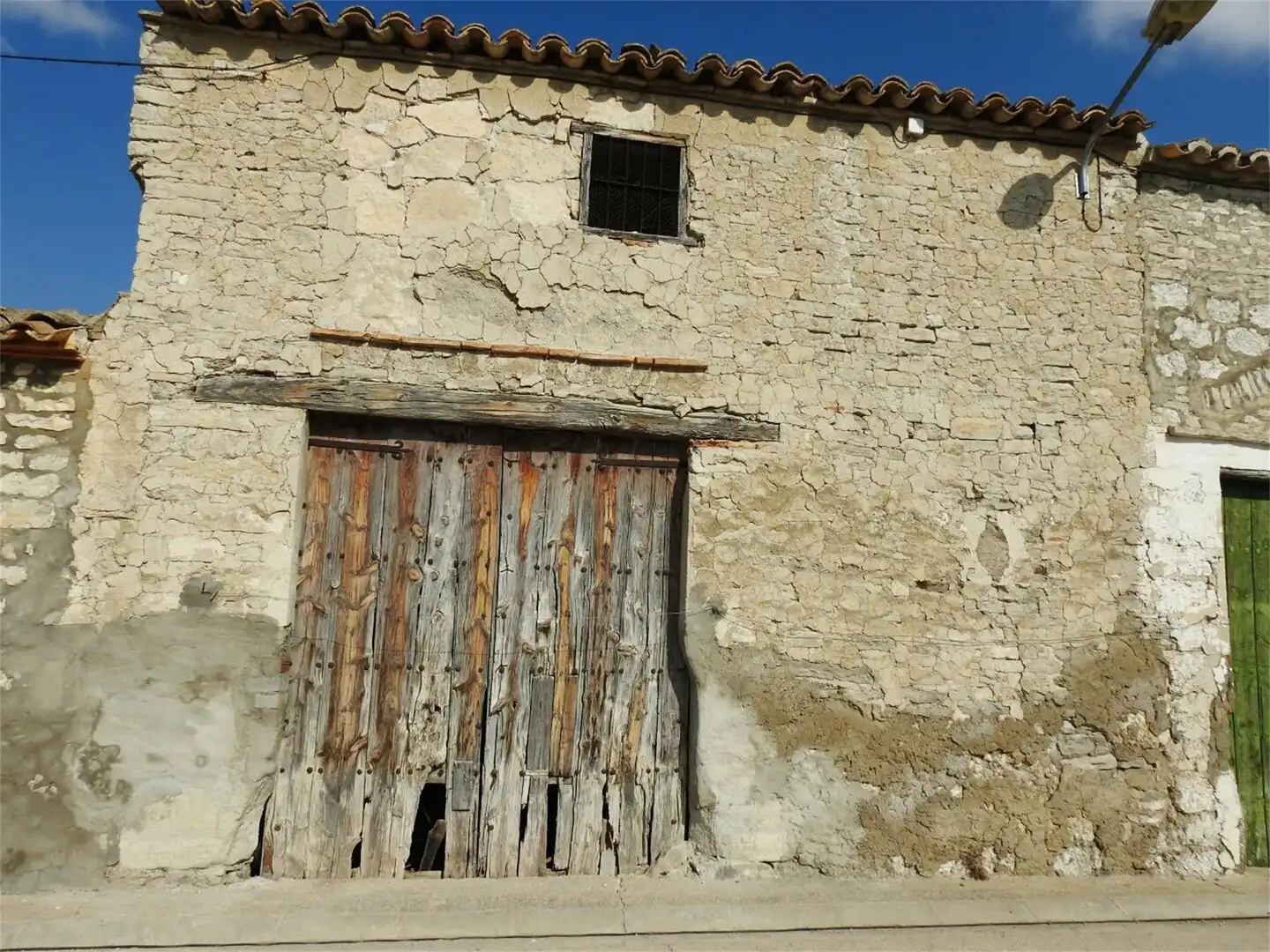 Casa adosada en venta en Calle Alta, Valfarta Vista exterior de Casa adosada en venta en Valfarta