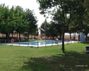 Piscina de Casa adosada en venda en Valfarta