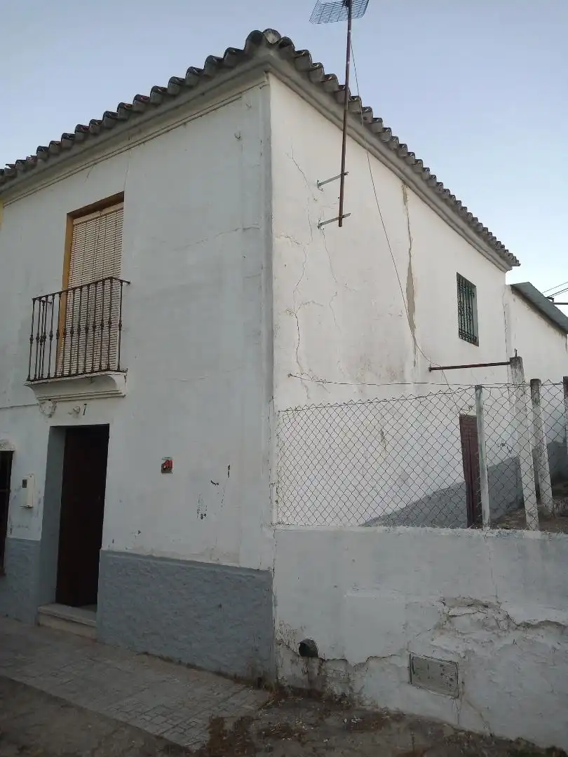 Außenansicht von Country house zum Verkauf in Casariche mit Terrasse, Abstellraum und Möbliert
