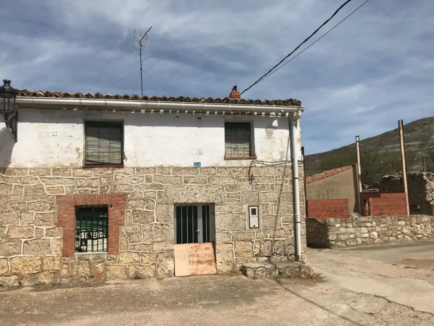 Finca rústica en venta en Calle Iglesia, 4, Villaquirán de la Puebla Vista exterior de Finca rústica en venta en Villaquirán de la Puebla con Amueblado
