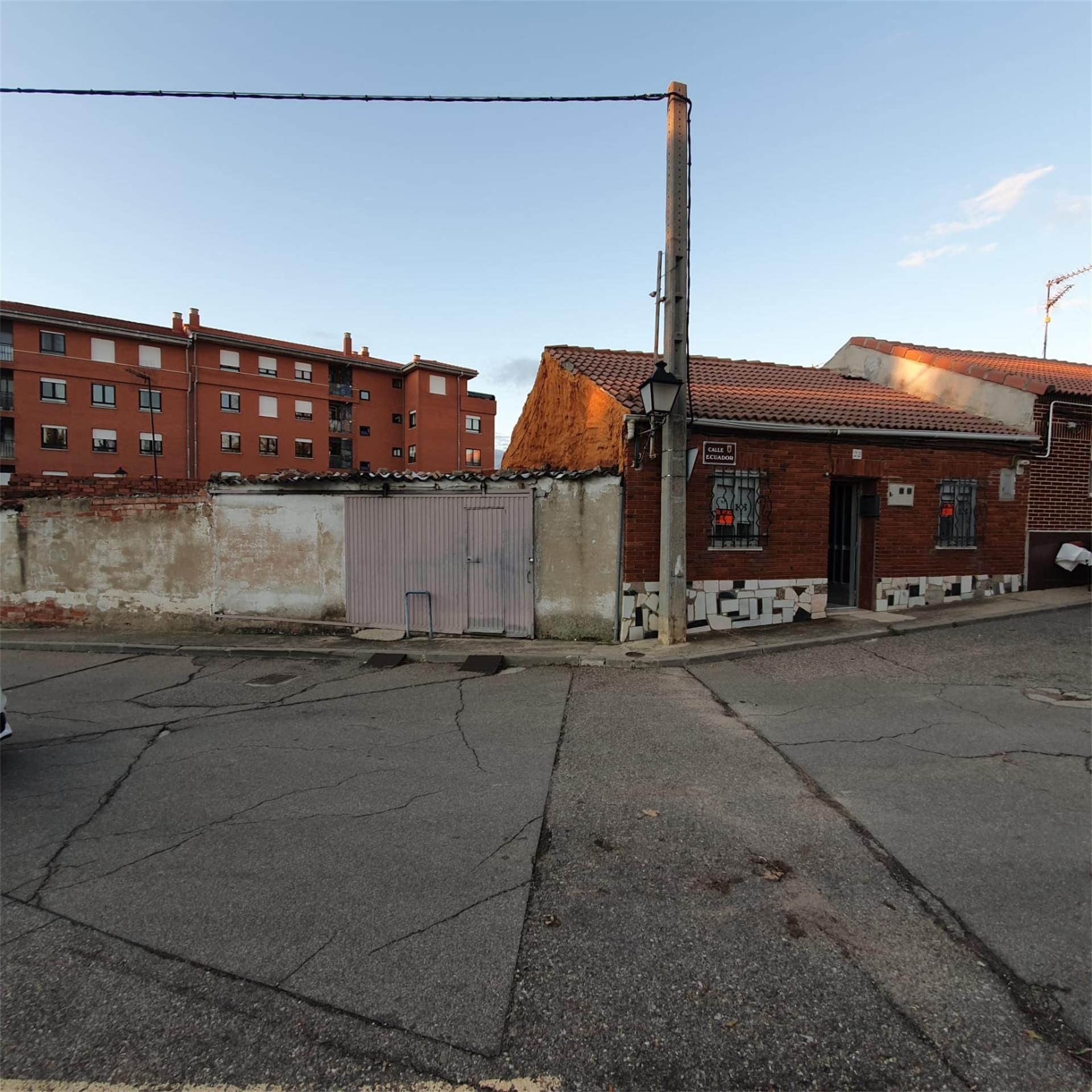 Exterior view of Planta baja for sale in Palencia Capital