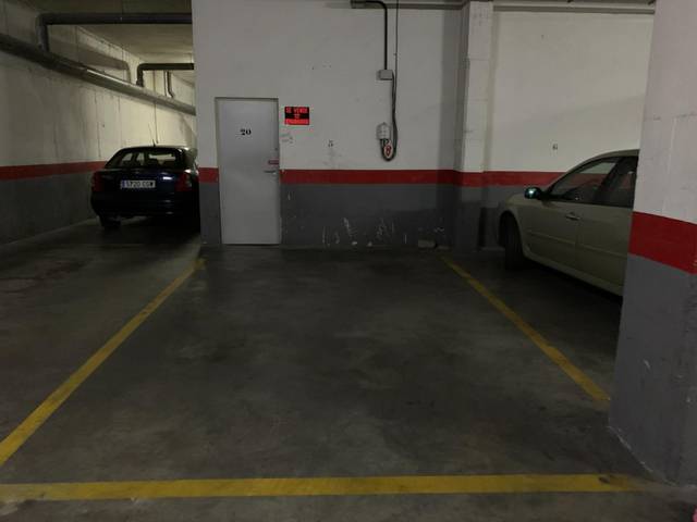 Garaje en Venta en Calle El Avellano, 12 en Santa Rosa - Valdeolleros