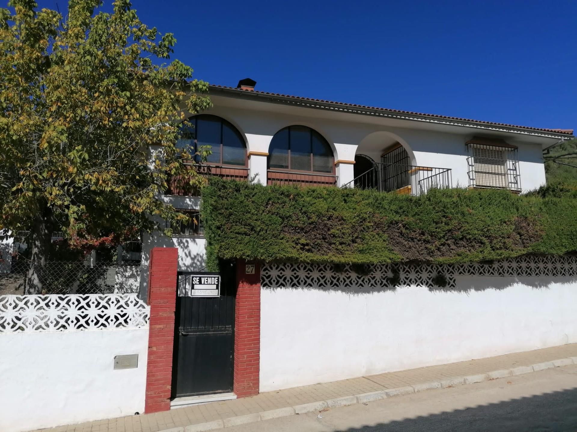 Vista exterior de Casa o xalet en venda en Constantina amb Aire condicionat, Terrassa i Piscina