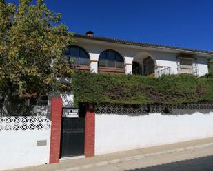 Vista exterior de Casa o xalet en venda en Constantina amb Aire condicionat, Terrassa i Piscina