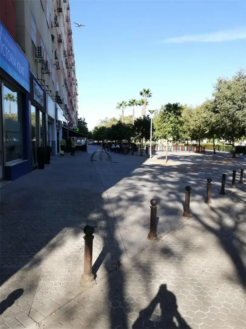 Local en venda a Calle Victoria Kent, 5, Villegas Vista exterior de Local en venda en Sevilla amb Aire condicionat
