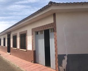 Vista exterior de Casa adosada en venda en Corral de Almaguer amb Terrassa