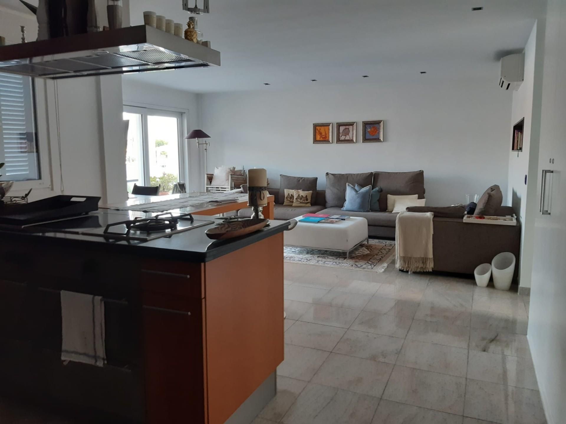Sala d'estar de Pis en venda en Calvià amb Aire condicionat, Terrassa i Piscina