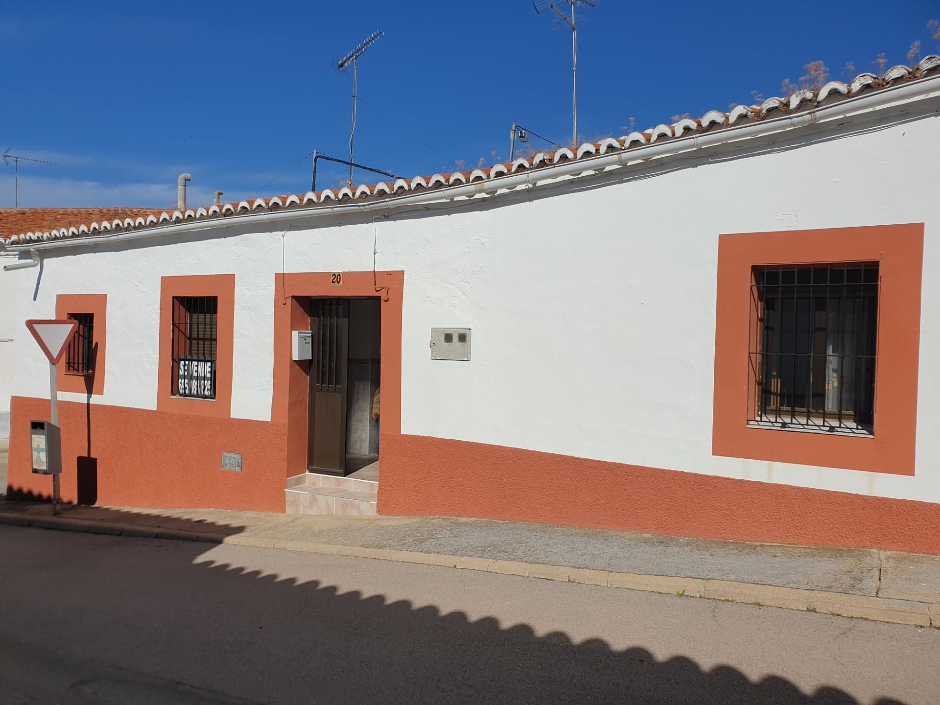 Vista exterior de Casa adosada en venda en Salorino amb Moblat, Rentadora i Microones
