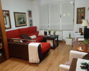 Sala d'estar de Apartament en venda en Villaquilambre amb Terrassa