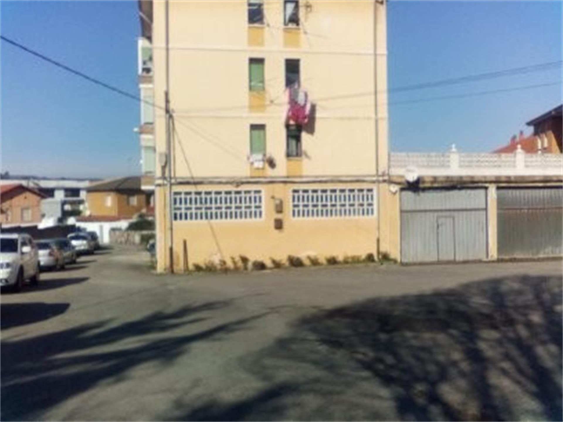 Industrial buildings to rent in Avenida Solvay, Inmobiliaria - Barreda