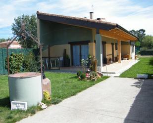 Vista exterior de Casa o xalet en venda en Cardeñajimeno amb Terrassa