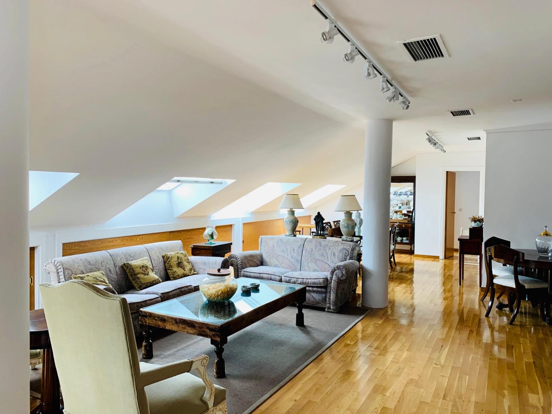 Sala d'estar de Àtic en venda en Bembibre amb Aire condicionat i Terrassa