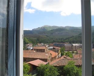 Vista exterior de Apartament en venda en La Pola de Gordón  amb Calefacció, Traster i Moblat