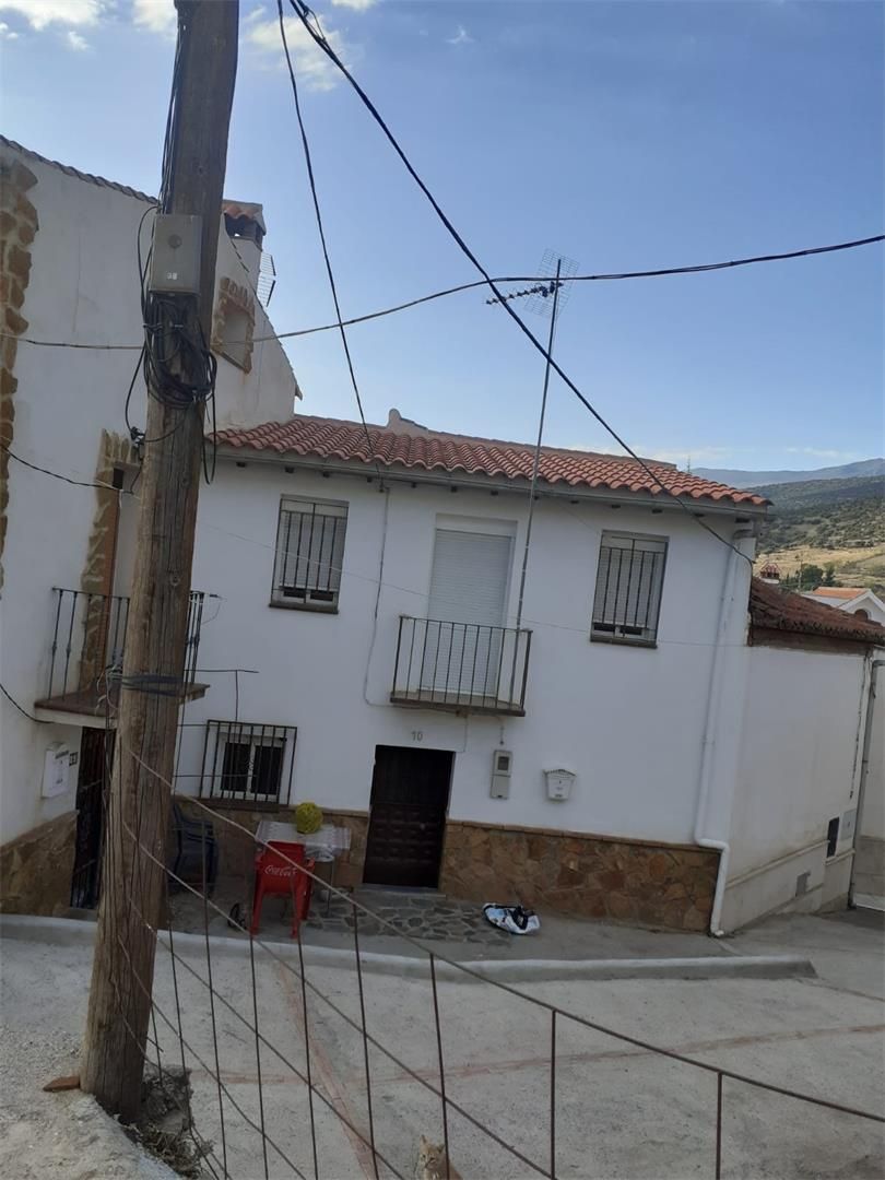 Vista exterior de Casa adosada en venda en Alquife amb Moblat i Balcó