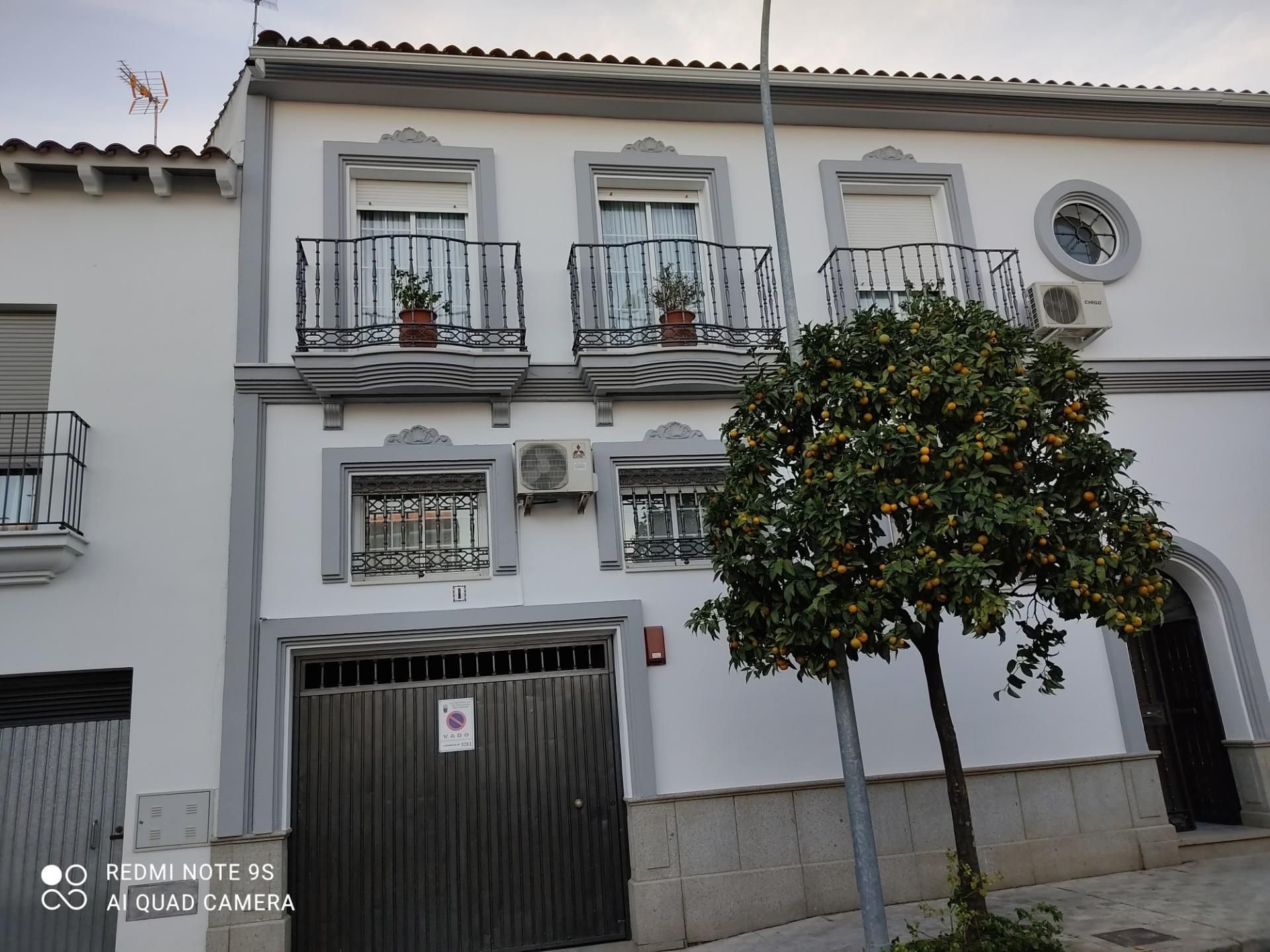Vista exterior de Pis en venda en Valverde del Camino amb Aire condicionat, Calefacció i Terrassa