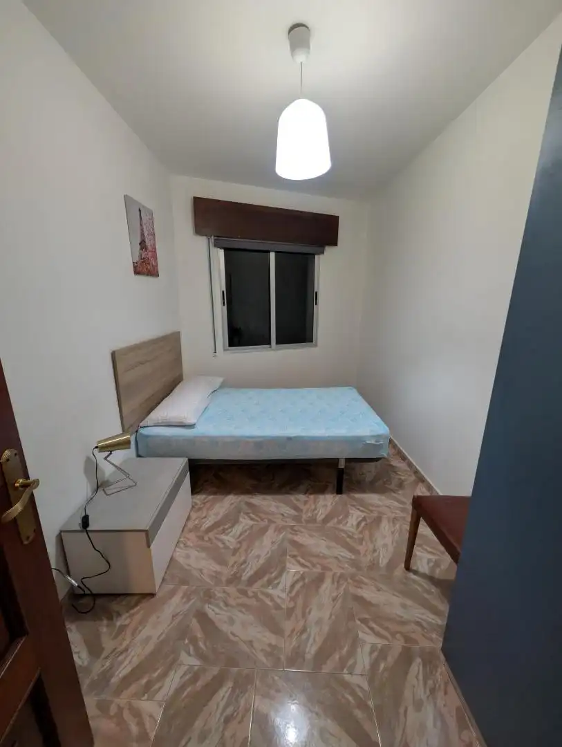 Bedroom of Flat for share in Vila de Cruces  with Parquet flooring, Storage room and Furnished