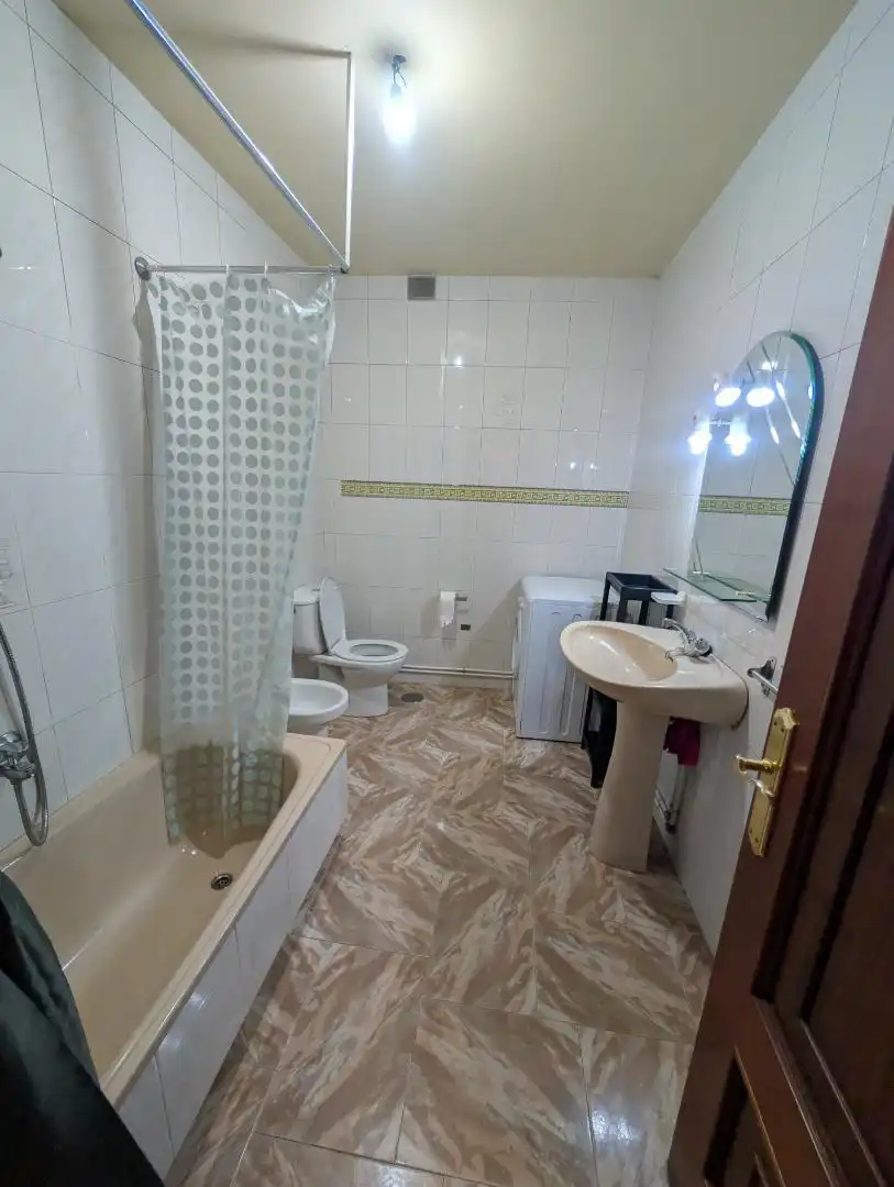 Bathroom of Flat for share in Vila de Cruces  with Parquet flooring, Storage room and Furnished
